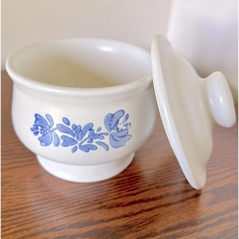 PFALTZGRAFF YORKTOWNE SUGAR BOWL with LID